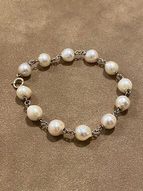Elegant Pearl Link Bracelet - White Pearls